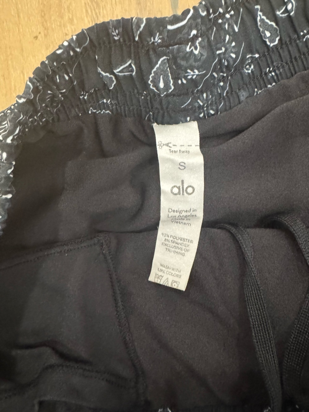 ALO Yoga Black Bandana Print Women’s Shorts - Picture 4 of 4
